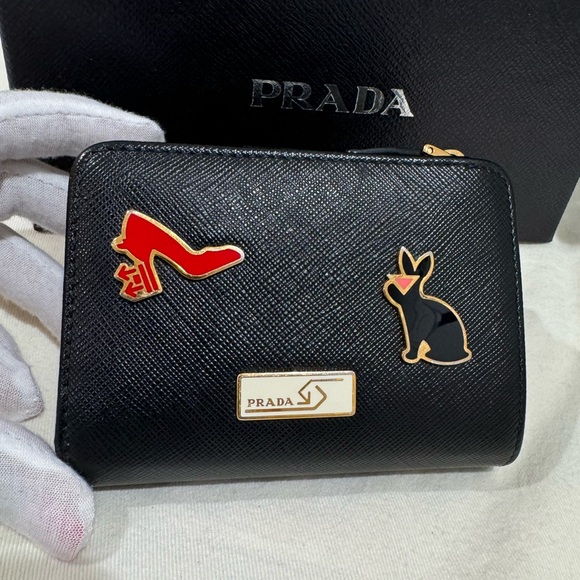 EUC✨PRADA Limited Edition Bifold Saffiano Wallet - Picture 8 of 15